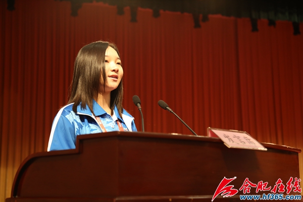 志愿者代表上臺做了表態發言