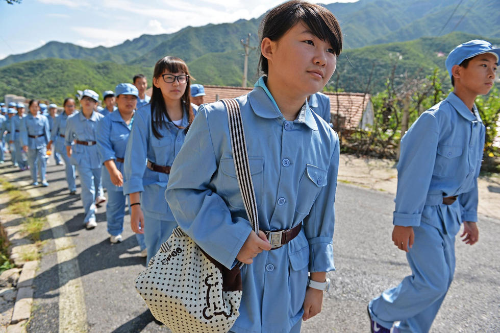 北京300名師生身穿八路軍軍裝紀念抗戰