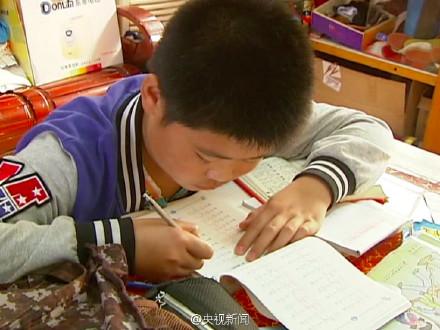 11歲男孩為白血病母親捐獻(xiàn)骨髓(圖)