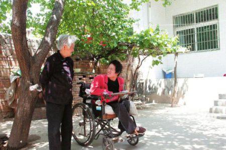 76歲老人照顧腦癱棄嬰25年 如今患癌癥無力撫養