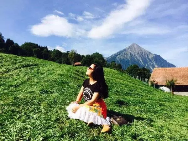 美女大學(xué)生“出租”自己當(dāng)陪游 要求對方必須有趣