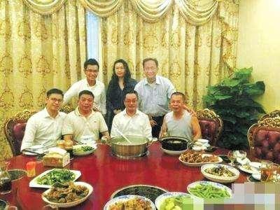 “穿山甲公子”在微博曬出的廣西官員請吃穿山甲圖。
